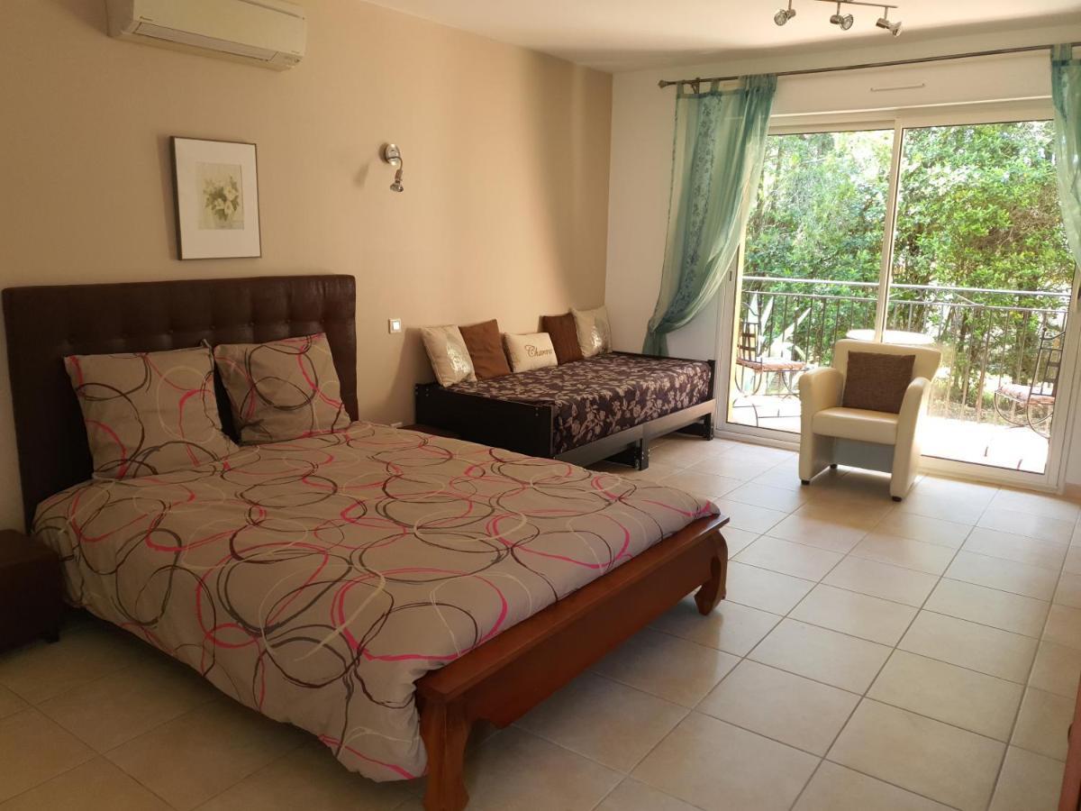 Villa Des Masques Aubais Экстерьер фото