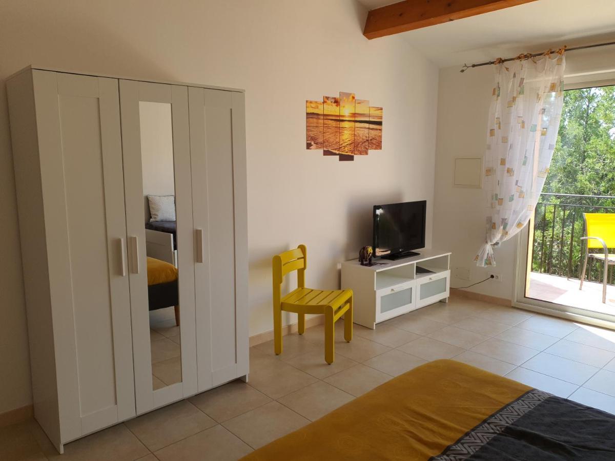Villa Des Masques Aubais Экстерьер фото