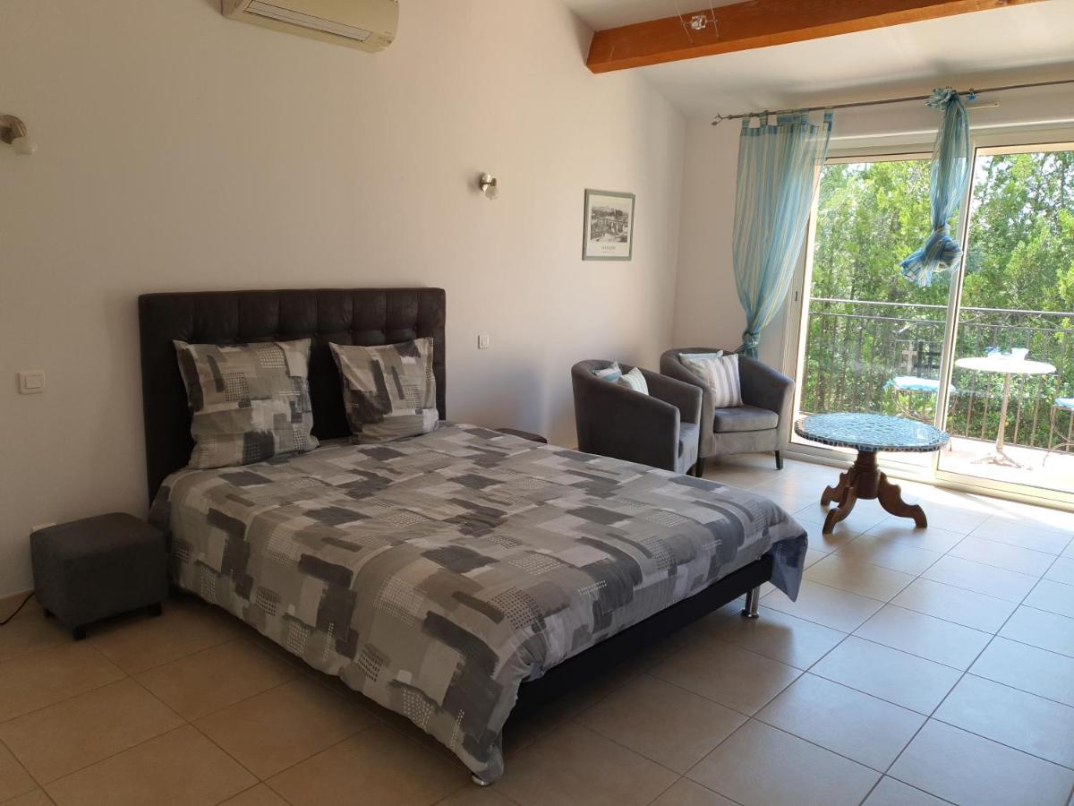 Villa Des Masques Aubais Экстерьер фото