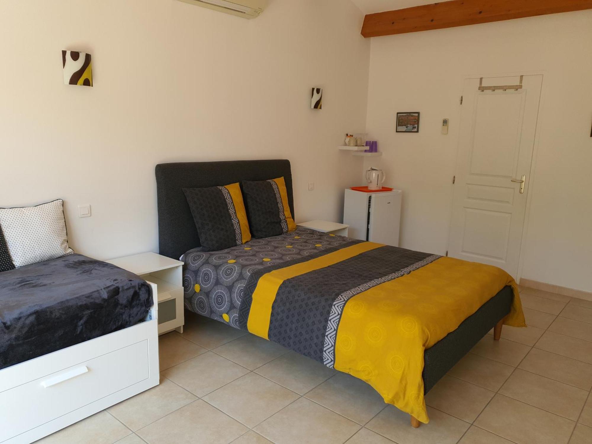 Villa Des Masques Aubais Номер фото